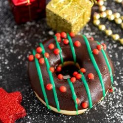 CHRISTMAS RING DONUT WITH APPLE PIE FILL